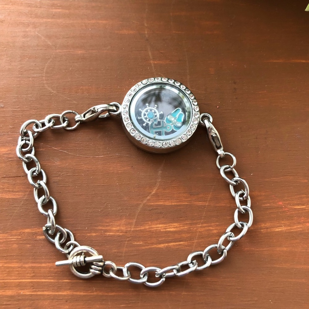 Small floating charms bracket, 7”